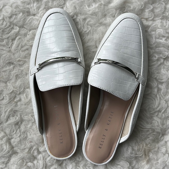 Kelly & Katie Shoes - Kelly & Katie Oana Croc-Embossed Mule 🤍🐊